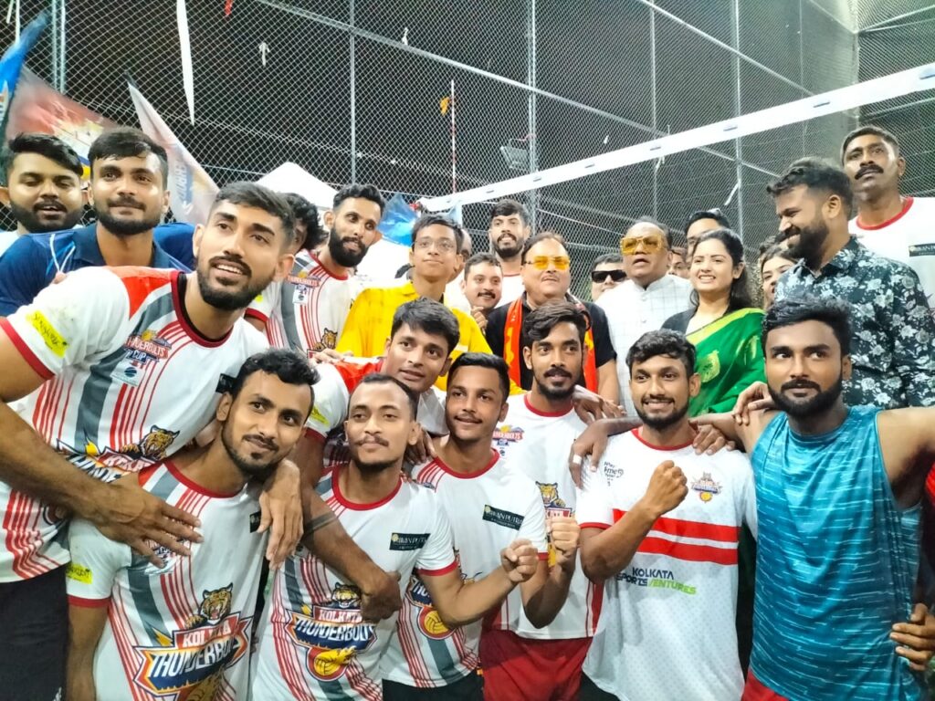 The 2 teams who played the grand finale of the tournament were Howrah Annapurna Bayan Samity and College Square