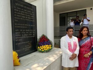 President & First Lady of Mauritius paying homage at Indentured Indian Labourers Memorial Kolkata