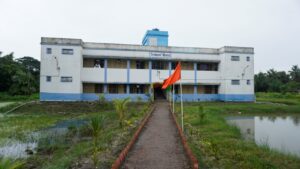 নবনির্মিত এই কৃষক আবাস ভবনটির দ্বারোদঘাটন হয়