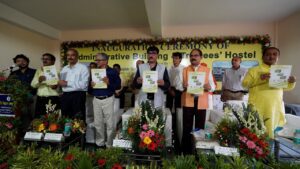 বই প্রকাশ করলেন মঞ্চে উপস্থিত বিশিষ্টরা